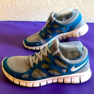 Nike women’s Free Run 2+